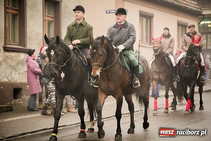 Zdjęcie w galerii na portalu naszraciborz.pl: W Krzanowicach tradycji stało się zadość. Jeźdźcy pojechali do Mikołaszka wiadomości z regionu