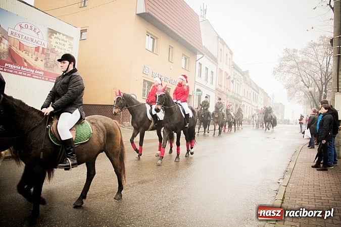 Zdjęcie w galerii na portalu naszraciborz.pl: W Krzanowicach tradycji stało się zadość. Jeźdźcy pojechali do Mikołaszka wiadomości z regionu