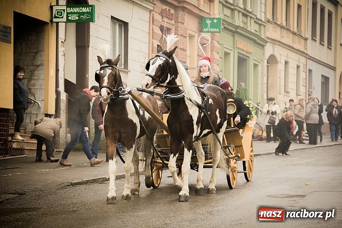 Zdjęcie w galerii na portalu naszraciborz.pl: W Krzanowicach tradycji stało się zadość. Jeźdźcy pojechali do Mikołaszka wiadomości z regionu