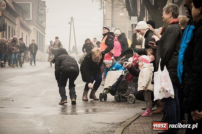 Zdjęcie w galerii na portalu naszraciborz.pl: W Krzanowicach tradycji stało się zadość. Jeźdźcy pojechali do Mikołaszka wiadomości z regionu