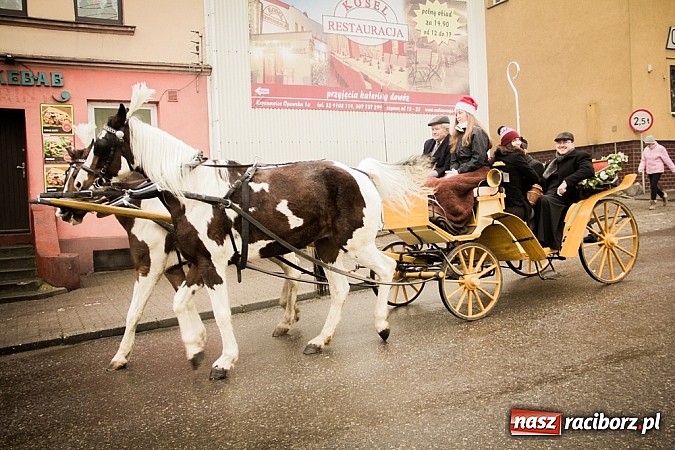 Zdjęcie w galerii na portalu naszraciborz.pl: W Krzanowicach tradycji stało się zadość. Jeźdźcy pojechali do Mikołaszka wiadomości z regionu