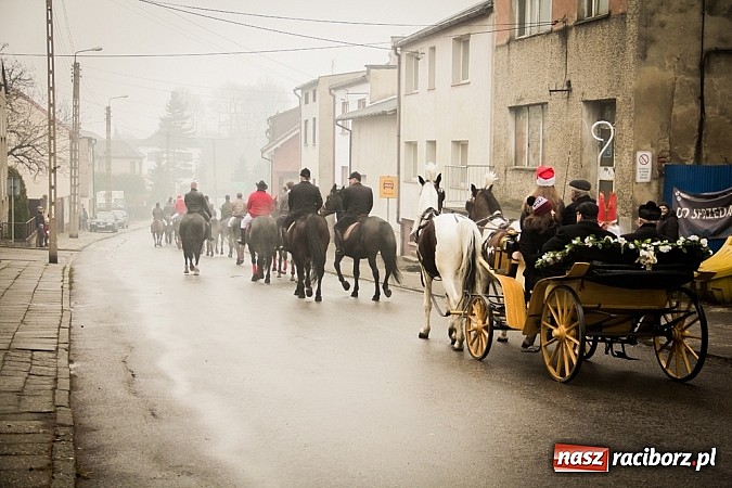 Zdjęcie w galerii na portalu naszraciborz.pl: W Krzanowicach tradycji stało się zadość. Jeźdźcy pojechali do Mikołaszka wiadomości z regionu