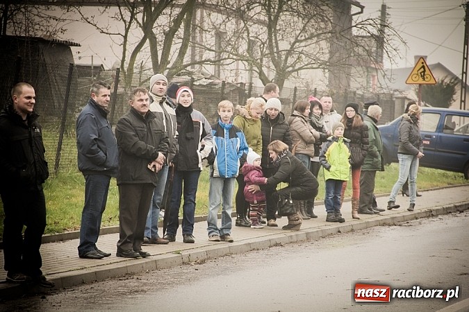 Zdjęcie w galerii na portalu naszraciborz.pl: W Krzanowicach tradycji stało się zadość. Jeźdźcy pojechali do Mikołaszka wiadomości z regionu