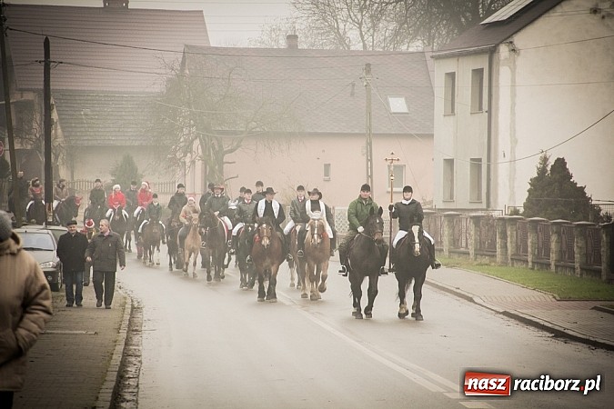 Zdjęcie w galerii na portalu naszraciborz.pl: W Krzanowicach tradycji stało się zadość. Jeźdźcy pojechali do Mikołaszka wiadomości z regionu