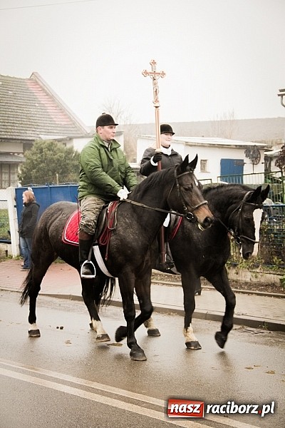 Zdjęcie w galerii na portalu naszraciborz.pl: W Krzanowicach tradycji stało się zadość. Jeźdźcy pojechali do Mikołaszka wiadomości z regionu