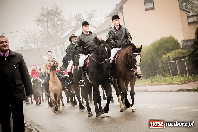 Zdjęcie w galerii na portalu naszraciborz.pl: W Krzanowicach tradycji stało się zadość. Jeźdźcy pojechali do Mikołaszka wiadomości z regionu