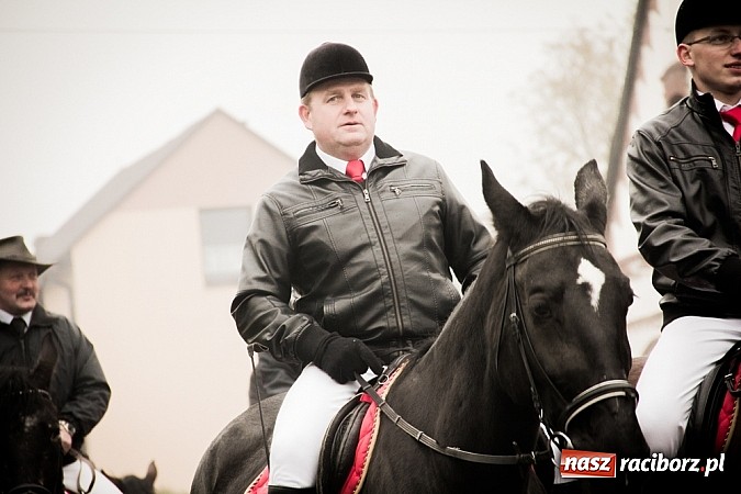 Zdjęcie w galerii na portalu naszraciborz.pl: W Krzanowicach tradycji stało się zadość. Jeźdźcy pojechali do Mikołaszka wiadomości z regionu