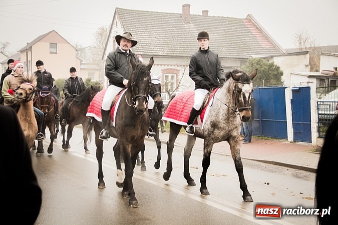 Zdjęcie w galerii na portalu naszraciborz.pl: W Krzanowicach tradycji stało się zadość. Jeźdźcy pojechali do Mikołaszka wiadomości z regionu