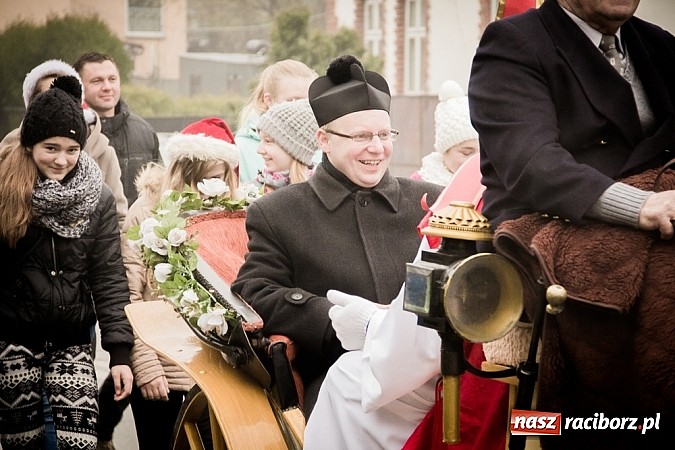 Zdjęcie w galerii na portalu naszraciborz.pl: W Krzanowicach tradycji stało się zadość. Jeźdźcy pojechali do Mikołaszka wiadomości z regionu