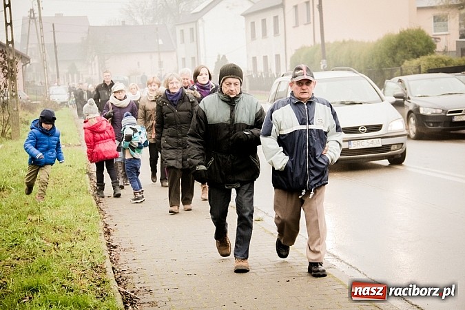 Zdjęcie w galerii na portalu naszraciborz.pl: W Krzanowicach tradycji stało się zadość. Jeźdźcy pojechali do Mikołaszka wiadomości z regionu