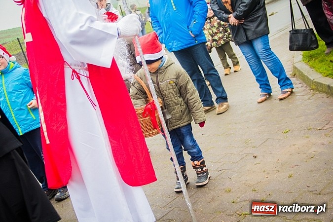 Zdjęcie w galerii na portalu naszraciborz.pl: W Krzanowicach tradycji stało się zadość. Jeźdźcy pojechali do Mikołaszka wiadomości z regionu