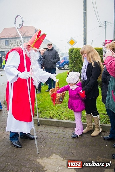 Zdjęcie w galerii na portalu naszraciborz.pl: W Krzanowicach tradycji stało się zadość. Jeźdźcy pojechali do Mikołaszka wiadomości z regionu