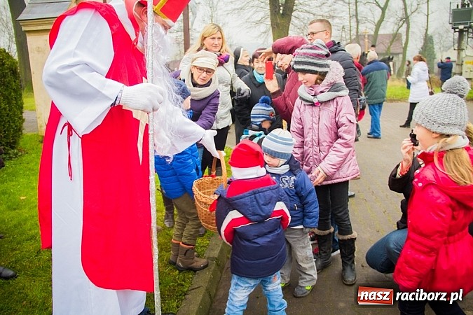 Zdjęcie w galerii na portalu naszraciborz.pl: W Krzanowicach tradycji stało się zadość. Jeźdźcy pojechali do Mikołaszka wiadomości z regionu