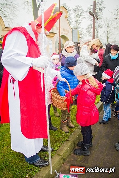 Zdjęcie w galerii na portalu naszraciborz.pl: W Krzanowicach tradycji stało się zadość. Jeźdźcy pojechali do Mikołaszka wiadomości z regionu