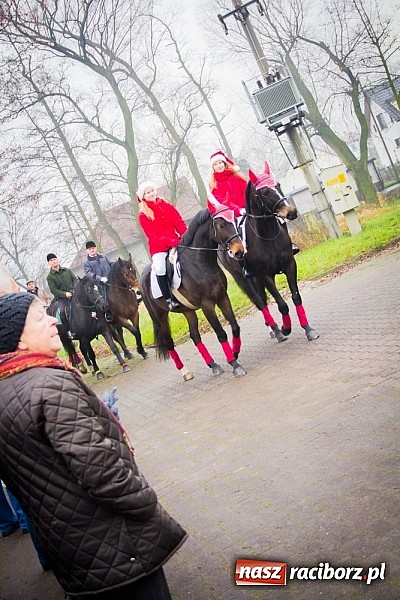 Zdjęcie w galerii na portalu naszraciborz.pl: W Krzanowicach tradycji stało się zadość. Jeźdźcy pojechali do Mikołaszka wiadomości z regionu