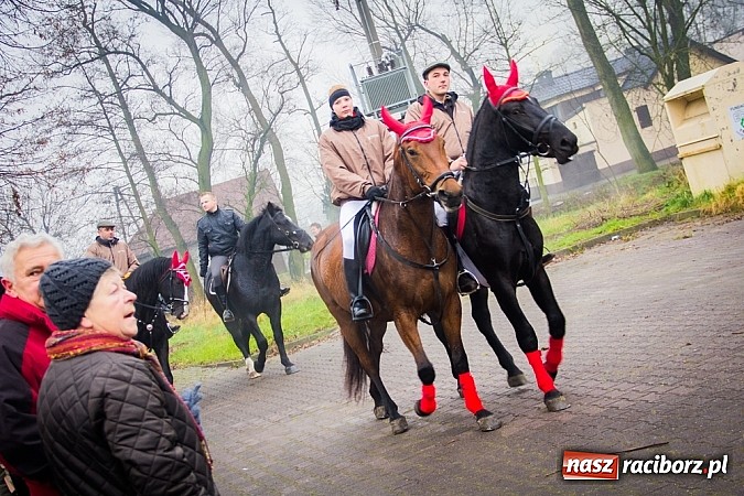 Zdjęcie w galerii na portalu naszraciborz.pl: W Krzanowicach tradycji stało się zadość. Jeźdźcy pojechali do Mikołaszka wiadomości z regionu