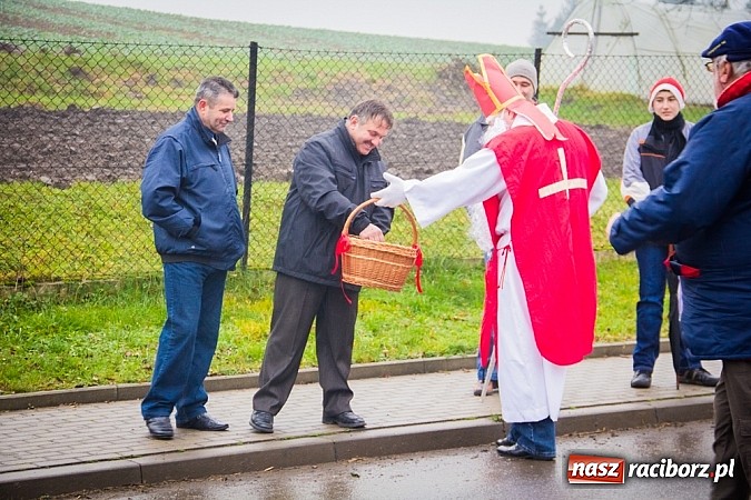 Zdjęcie w galerii na portalu naszraciborz.pl: W Krzanowicach tradycji stało się zadość. Jeźdźcy pojechali do Mikołaszka wiadomości z regionu
