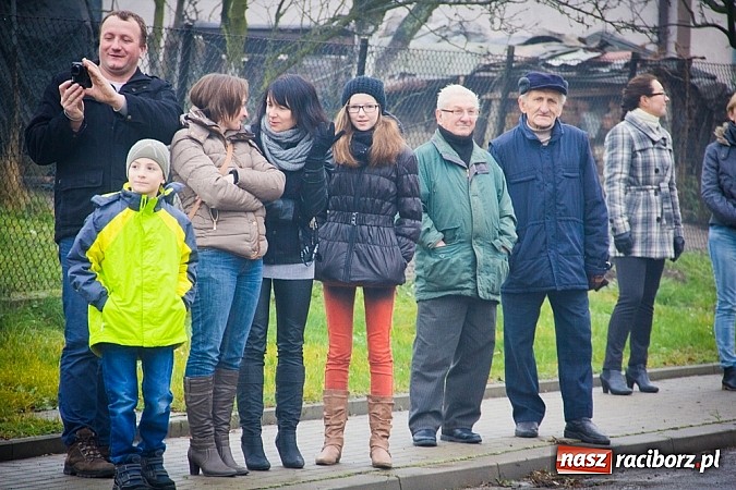 Zdjęcie w galerii na portalu naszraciborz.pl: W Krzanowicach tradycji stało się zadość. Jeźdźcy pojechali do Mikołaszka wiadomości z regionu