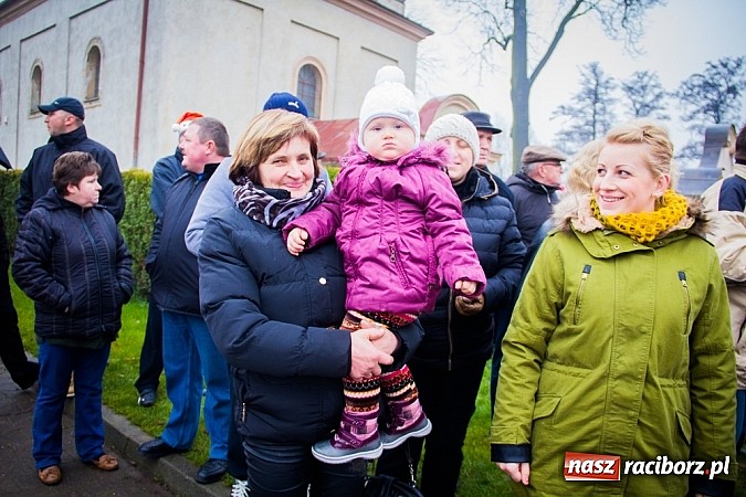 Zdjęcie w galerii na portalu naszraciborz.pl: W Krzanowicach tradycji stało się zadość. Jeźdźcy pojechali do Mikołaszka wiadomości z regionu