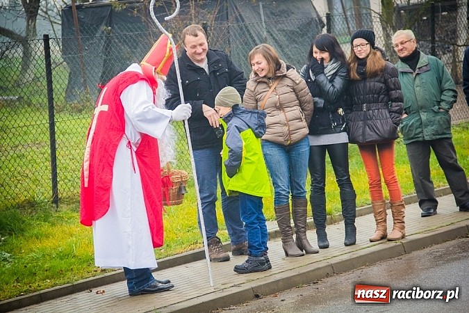Zdjęcie w galerii na portalu naszraciborz.pl: W Krzanowicach tradycji stało się zadość. Jeźdźcy pojechali do Mikołaszka wiadomości z regionu