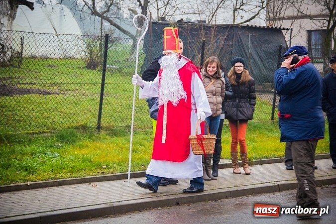 Zdjęcie w galerii na portalu naszraciborz.pl: W Krzanowicach tradycji stało się zadość. Jeźdźcy pojechali do Mikołaszka wiadomości z regionu