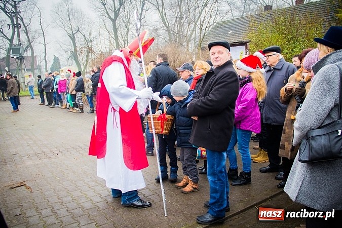 Zdjęcie w galerii na portalu naszraciborz.pl: W Krzanowicach tradycji stało się zadość. Jeźdźcy pojechali do Mikołaszka wiadomości z regionu