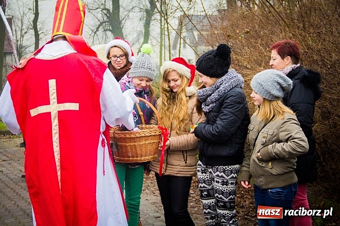 Zdjęcie w galerii na portalu naszraciborz.pl: W Krzanowicach tradycji stało się zadość. Jeźdźcy pojechali do Mikołaszka wiadomości z regionu