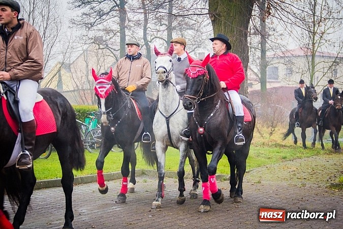 Zdjęcie w galerii na portalu naszraciborz.pl: W Krzanowicach tradycji stało się zadość. Jeźdźcy pojechali do Mikołaszka wiadomości z regionu