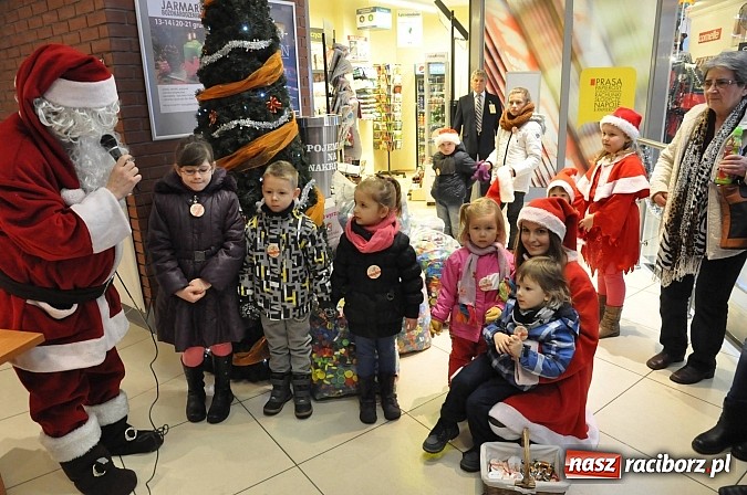 Zdjęcie w galerii na portalu naszraciborz.pl: I Mikołajkowy Zamkowy Dziecięcy Fitness wiadomości z regionu
