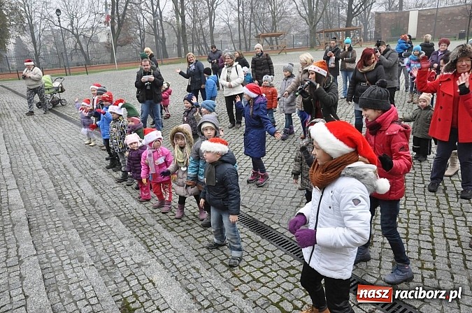 Zdjęcie w galerii na portalu naszraciborz.pl: I Mikołajkowy Zamkowy Dziecięcy Fitness wiadomości z regionu