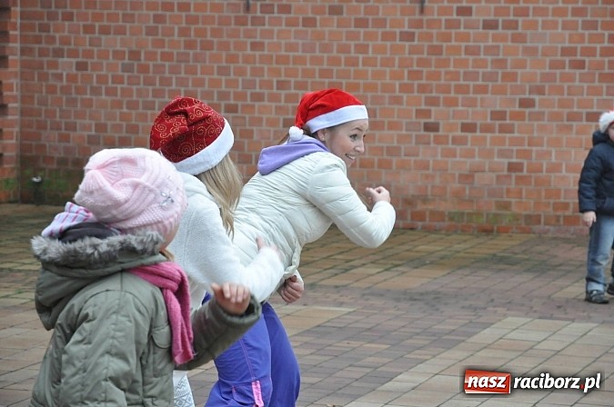 Zdjęcie w galerii na portalu naszraciborz.pl: I Mikołajkowy Zamkowy Dziecięcy Fitness wiadomości z regionu