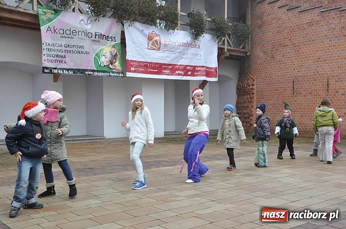 Zdjęcie w galerii na portalu naszraciborz.pl: I Mikołajkowy Zamkowy Dziecięcy Fitness wiadomości z regionu