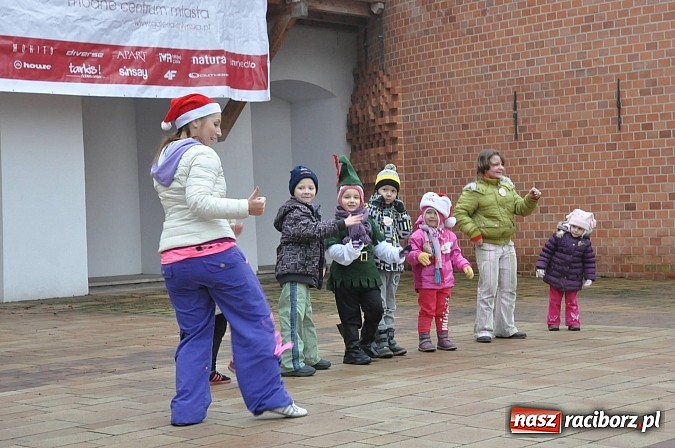 Zdjęcie w galerii na portalu naszraciborz.pl: I Mikołajkowy Zamkowy Dziecięcy Fitness wiadomości z regionu