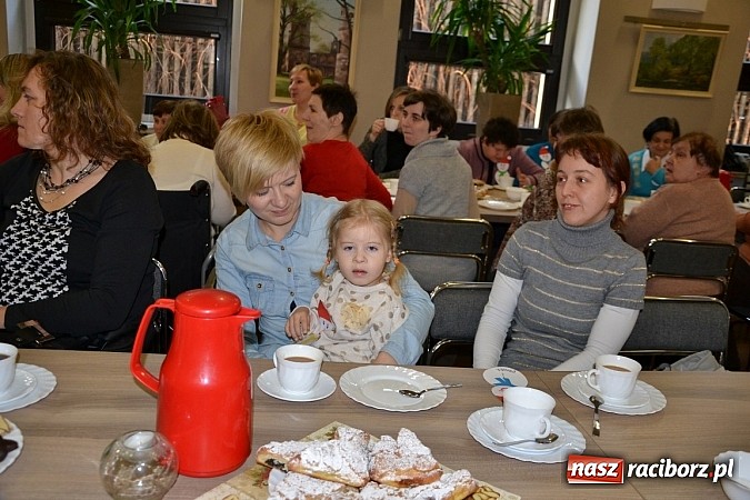 Zdjęcie w galerii na portalu naszraciborz.pl: Święty Mikołaj dzielił prezentami w Tworkowie wiadomości z regionu