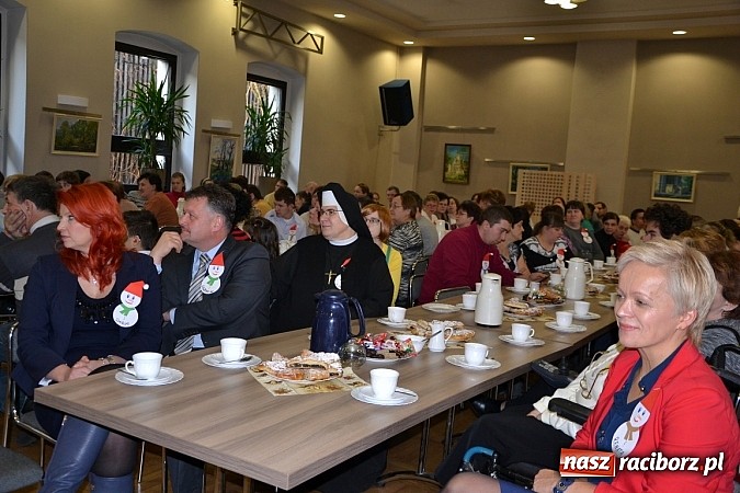 Zdjęcie w galerii na portalu naszraciborz.pl: Święty Mikołaj dzielił prezentami w Tworkowie wiadomości z regionu
