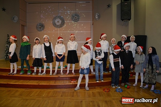 Zdjęcie w galerii na portalu naszraciborz.pl: Święty Mikołaj dzielił prezentami w Tworkowie wiadomości z regionu