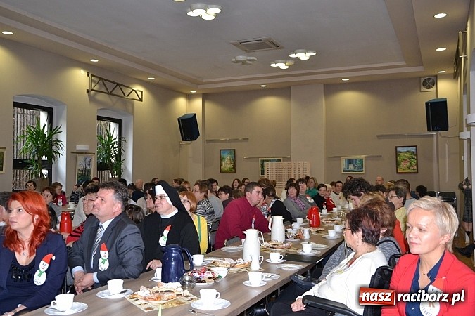 Zdjęcie w galerii na portalu naszraciborz.pl: Święty Mikołaj dzielił prezentami w Tworkowie wiadomości z regionu