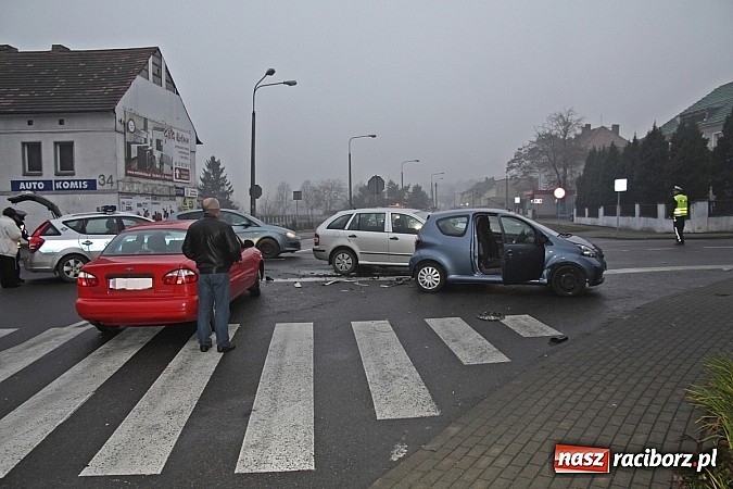 Zdjęcie w galerii na portalu naszraciborz.pl: Trzy samochody zderzyły się na Głubczyckiej wiadomości z regionu