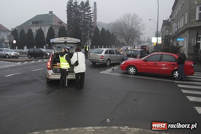 Zdjęcie w galerii na portalu naszraciborz.pl: Trzy samochody zderzyły się na Głubczyckiej wiadomości z regionu