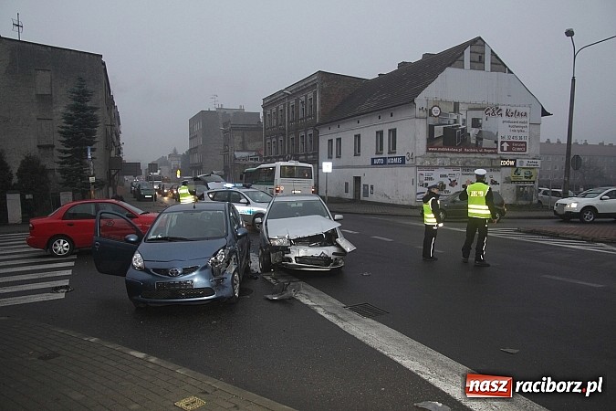 Zdjęcie w galerii na portalu naszraciborz.pl: Trzy samochody zderzyły się na Głubczyckiej wiadomości z regionu
