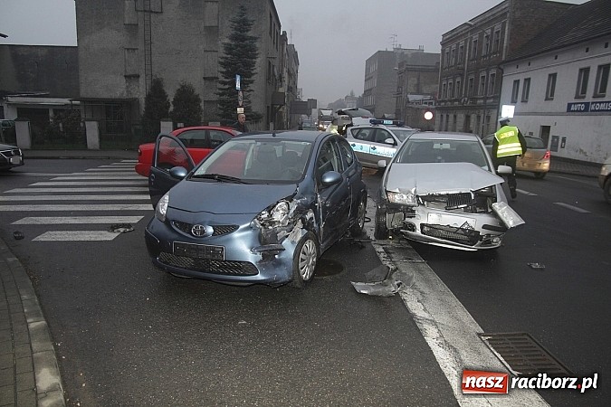 Zdjęcie w galerii na portalu naszraciborz.pl: Trzy samochody zderzyły się na Głubczyckiej wiadomości z regionu