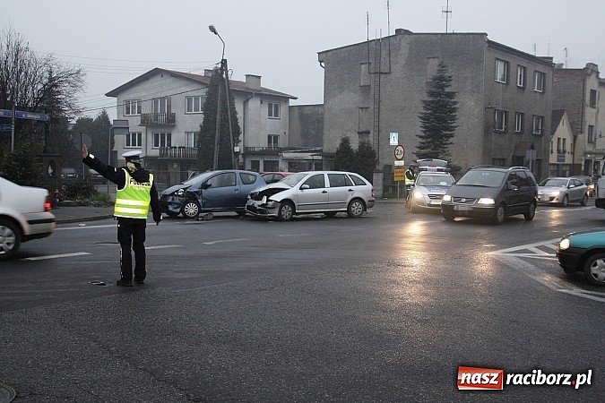 Zdjęcie w galerii na portalu naszraciborz.pl: Trzy samochody zderzyły się na Głubczyckiej wiadomości z regionu