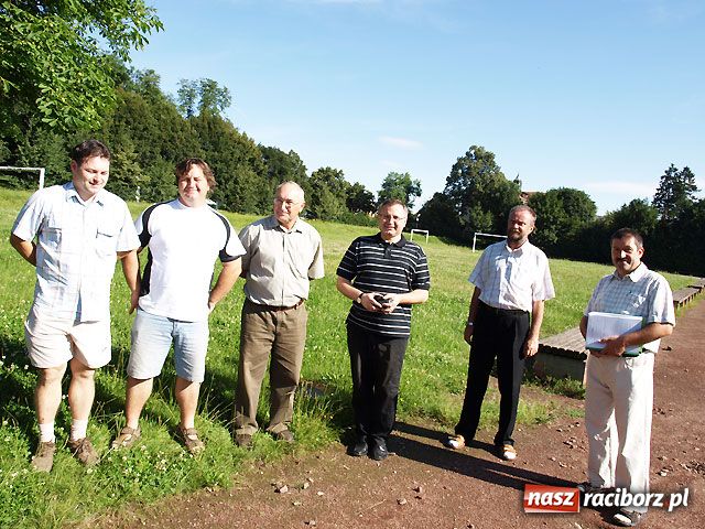 Zdjęcie w galerii na portalu naszraciborz.pl: Na razie jest ściernisko, a będzie...Orlik wiadomości z regionu