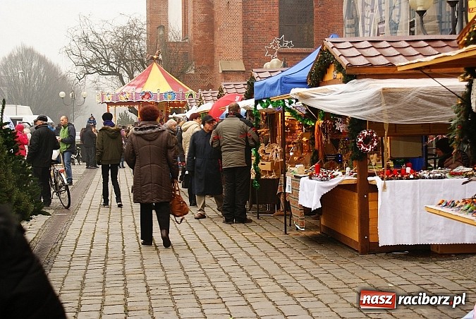 Zdjęcie w galerii na portalu naszraciborz.pl: Jarmark Bożonarodzeniowy na Rynku, czyli moc atrakcji na ten weekend wiadomości z regionu