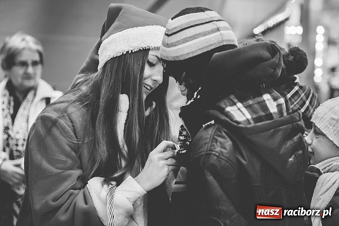 Zdjęcie w galerii na portalu naszraciborz.pl: Mikołajki w Młyńskiej i na zamku wiadomości z regionu