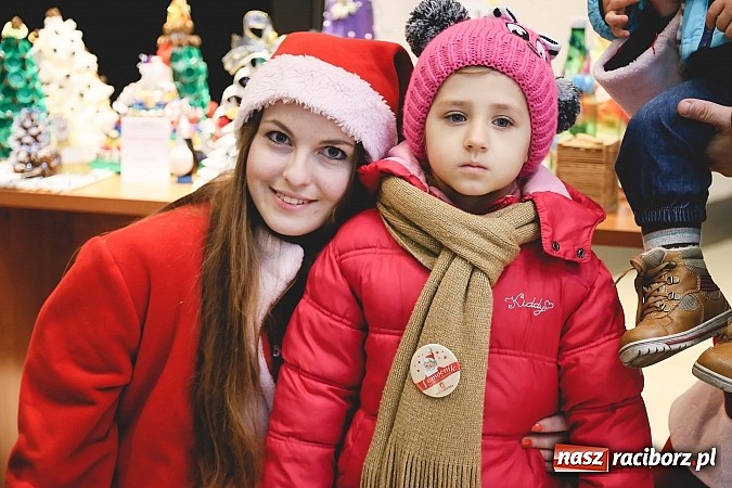 Zdjęcie w galerii na portalu naszraciborz.pl: Mikołajki w Młyńskiej i na zamku wiadomości z regionu