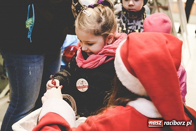 Zdjęcie w galerii na portalu naszraciborz.pl: Mikołajki w Młyńskiej i na zamku wiadomości z regionu