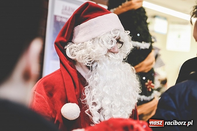 Zdjęcie w galerii na portalu naszraciborz.pl: Mikołajki w Młyńskiej i na zamku wiadomości z regionu