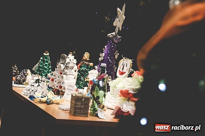 Zdjęcie w galerii na portalu naszraciborz.pl: Mikołajki w Młyńskiej i na zamku wiadomości z regionu