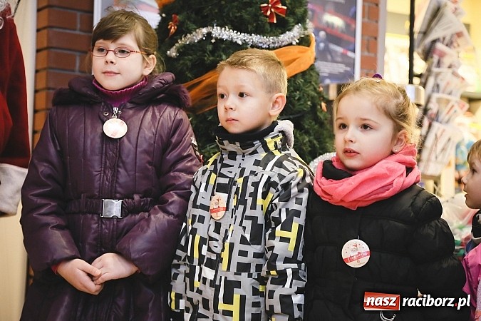 Zdjęcie w galerii na portalu naszraciborz.pl: Mikołajki w Młyńskiej i na zamku wiadomości z regionu